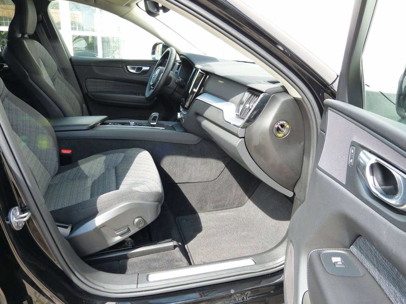 Volvo  B4 Momentum Pro Automatik ACC