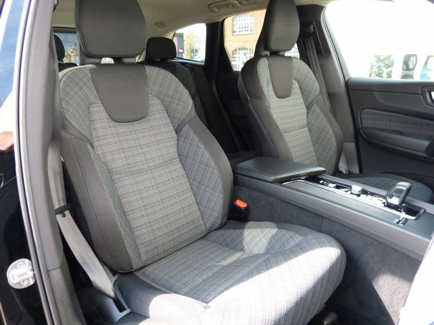 Volvo  B4 Momentum Pro Automatik ACC