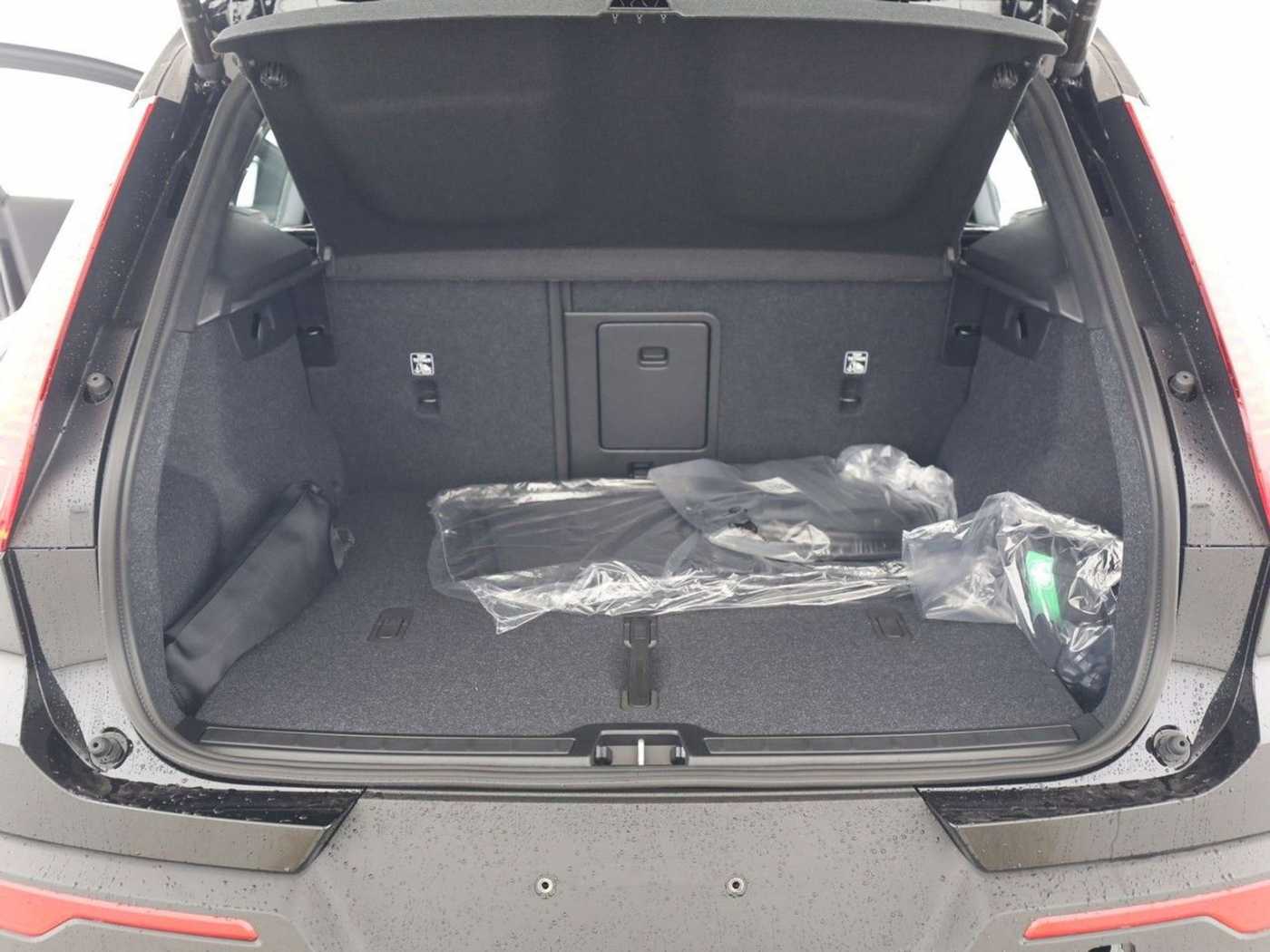 Volvo  Single Motor RWD Plus Dark ACC*Blis