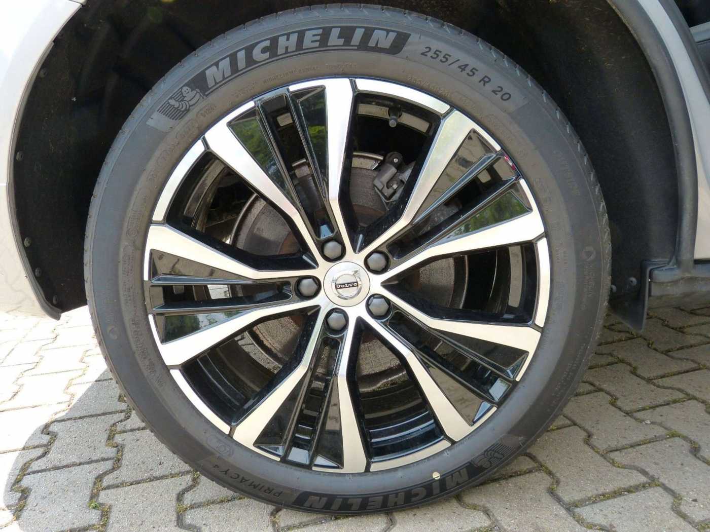 Volvo  B4 Plus Dark Auto ACC*360°