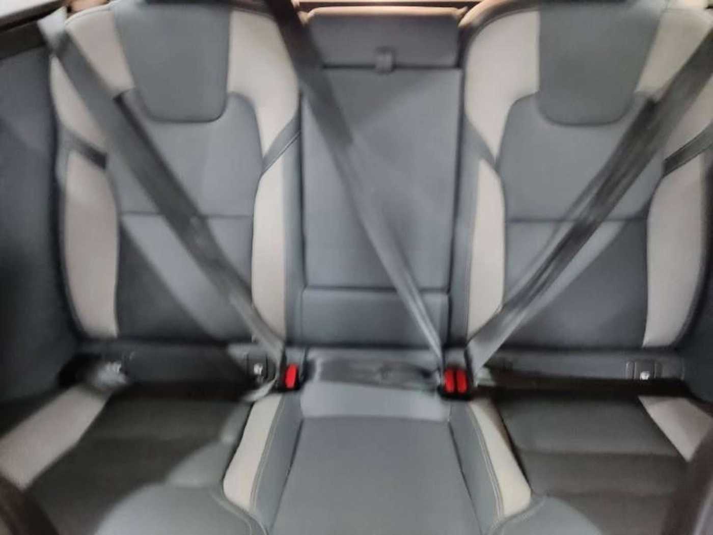 Volvo  B4 R Design AWD Standhzg ACC H&K