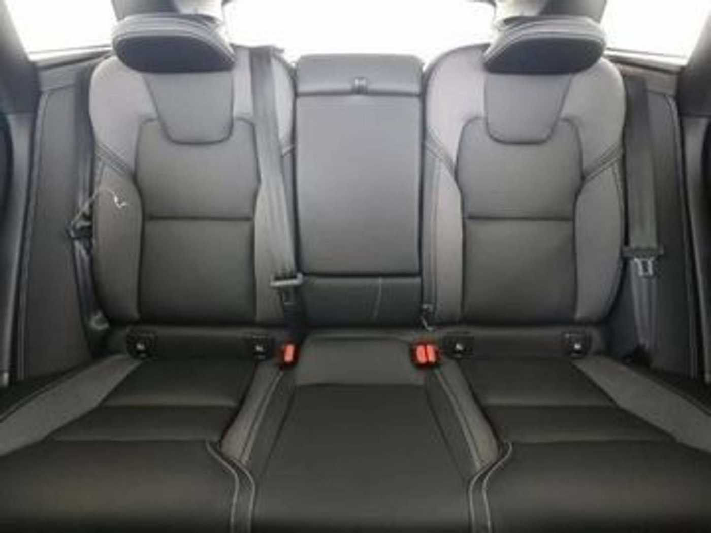 Volvo  B4 R Design AWD Standhzg H&K ACC