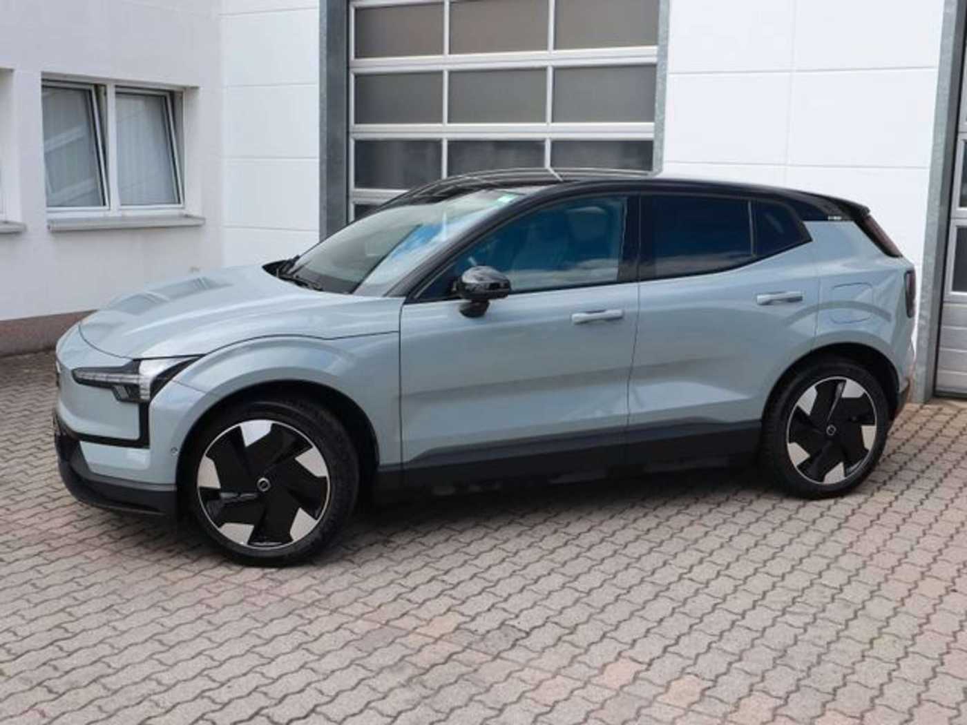 Volvo  Ultra AWD Performance Pure Electric