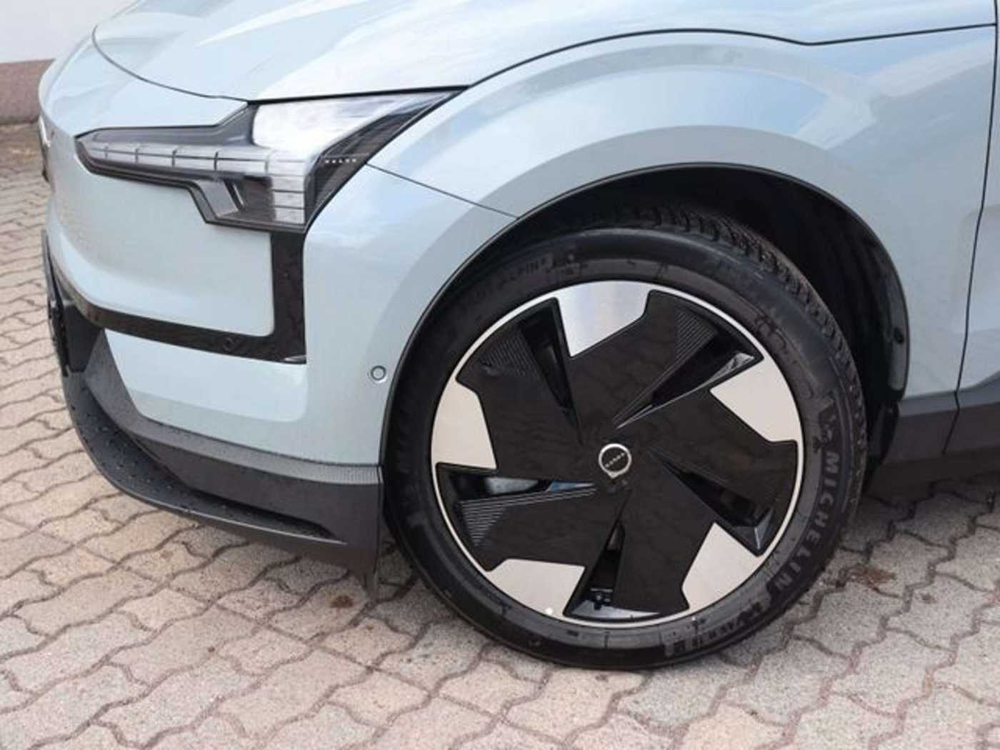Volvo  Ultra AWD Performance Pure Electric