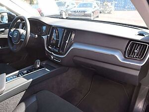 Volvo  B4 Momentum Pro Automatik Blis