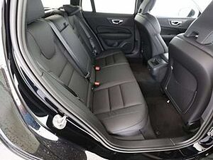 Volvo  B4 Kombi Core ACC Standhzg. AHK 19'