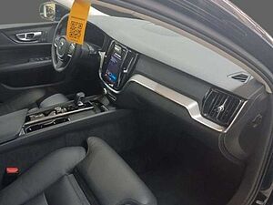 Volvo  B4 Core AHK ACC Standhzg Licht-Pkt