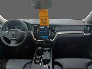 Volvo  B4 Core AHK ACC Standhzg Licht-Pkt