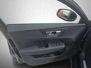 Volvo  B4 Core AHK ACC Standhzg Licht-Pkt
