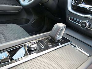 Volvo  B4 Momentum Pro Automatik ACC