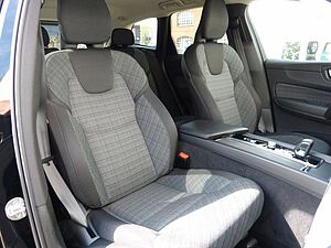 Volvo  B4 Momentum Pro Automatik ACC