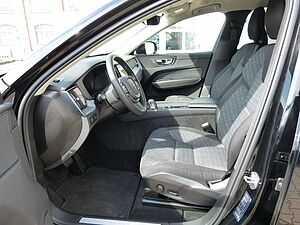 Volvo  B4 Momentum Pro Automatik ACC