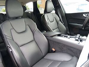 Volvo  B4 Plus Dark Auto ACC*360°