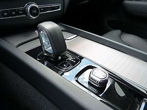 Volvo  B4 Plus Dark Auto ACC*360°