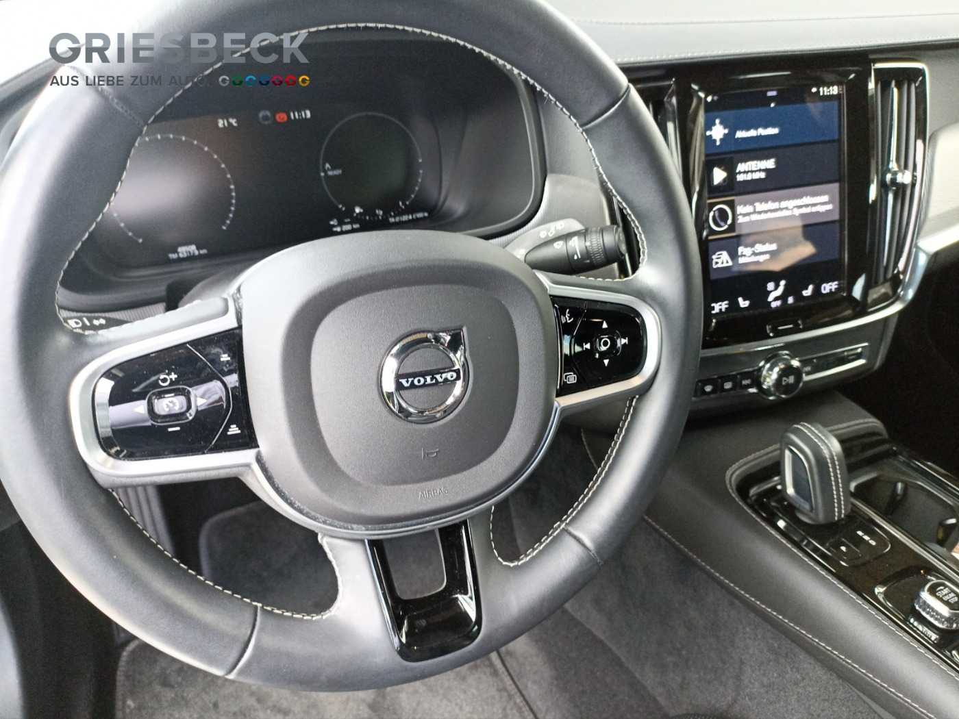 Volvo  R Design Recharge