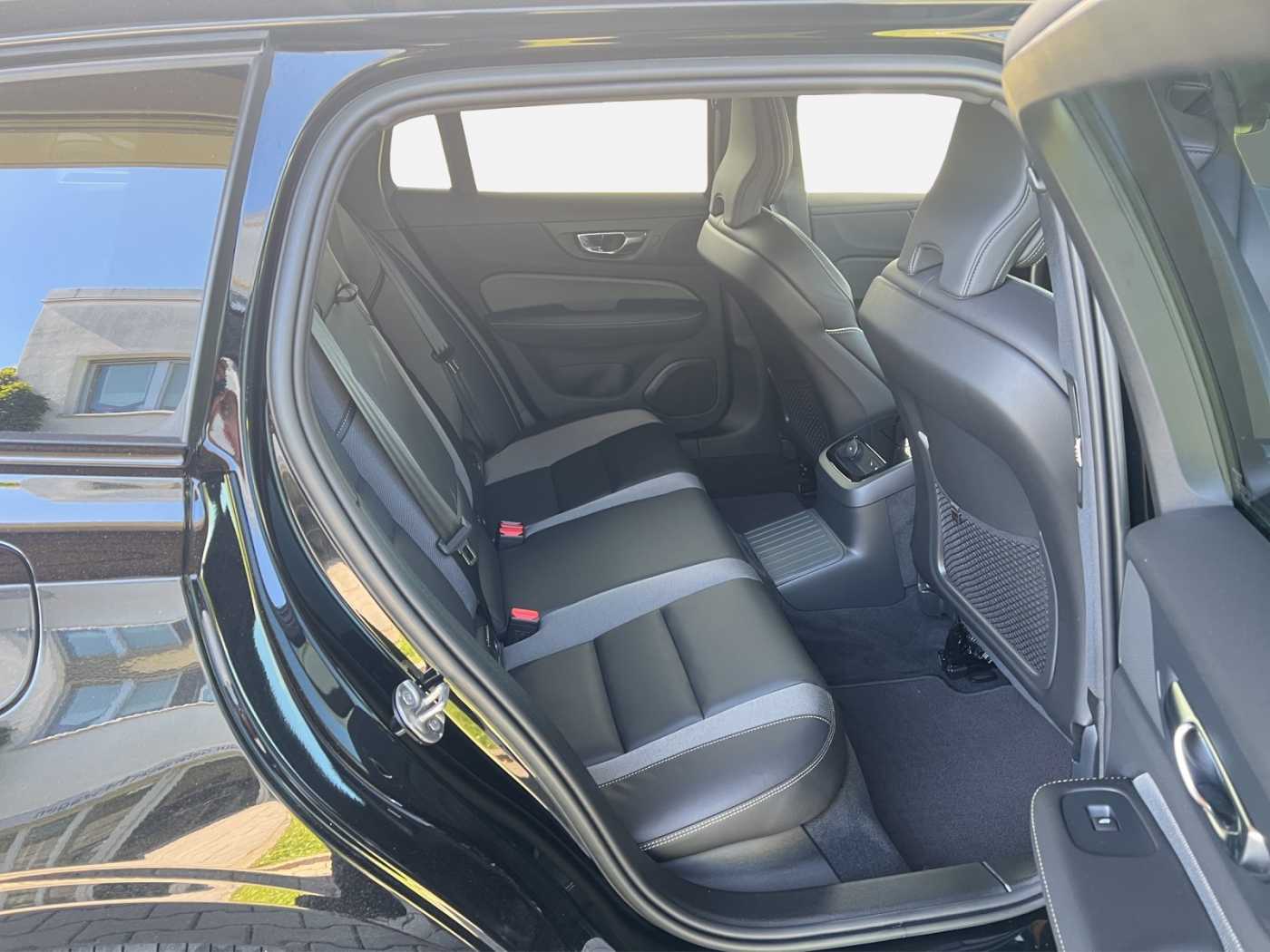 Volvo  Plus Dark Recharge