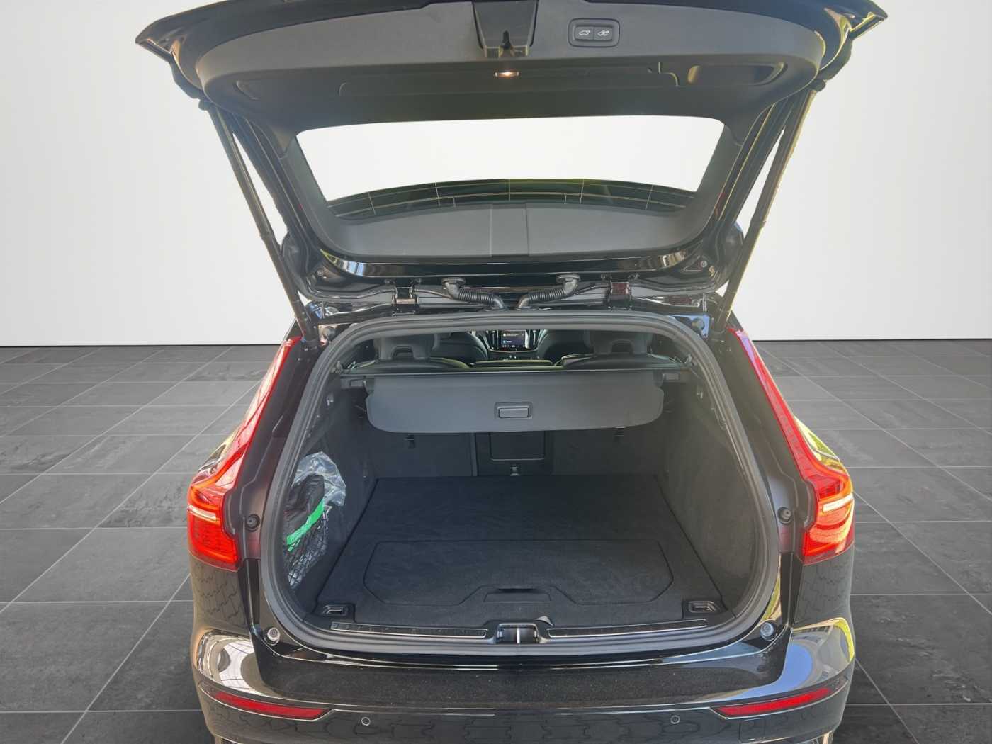 Volvo  Plus Dark Recharge