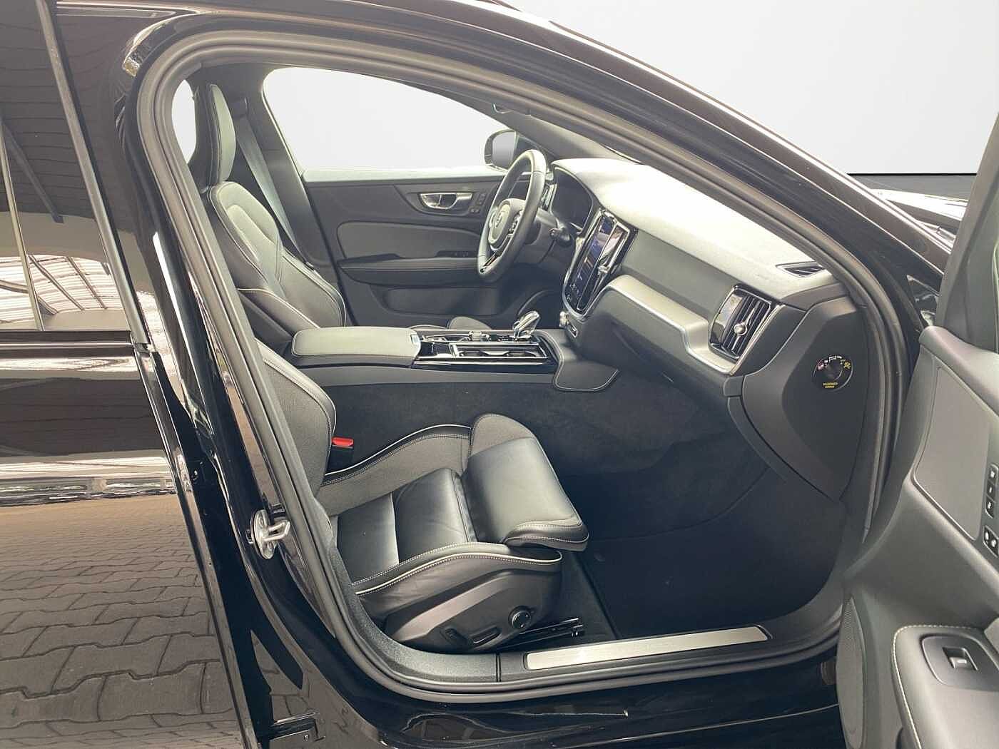 Volvo  Plus Dark Recharge