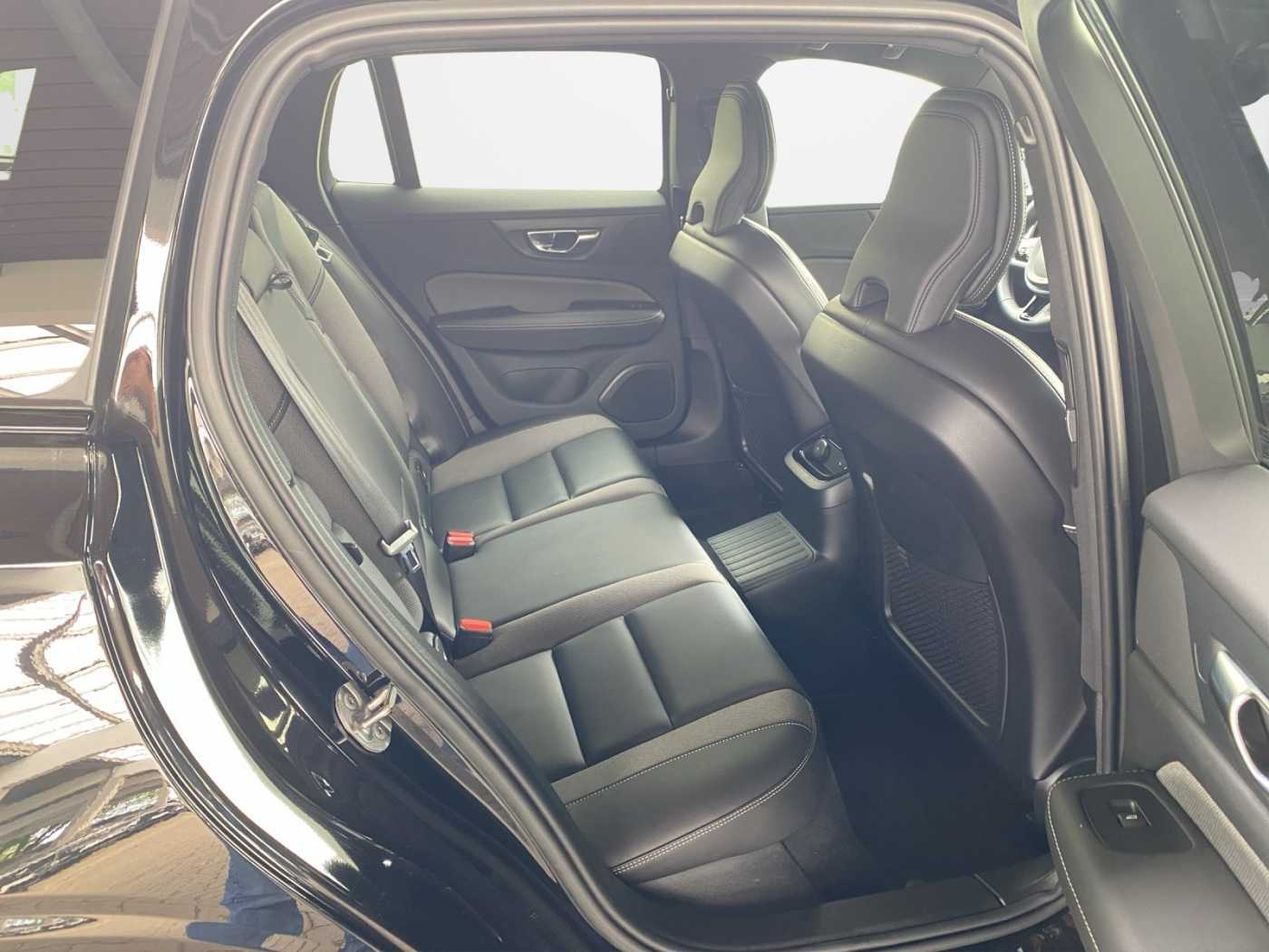 Volvo  Plus Dark Recharge