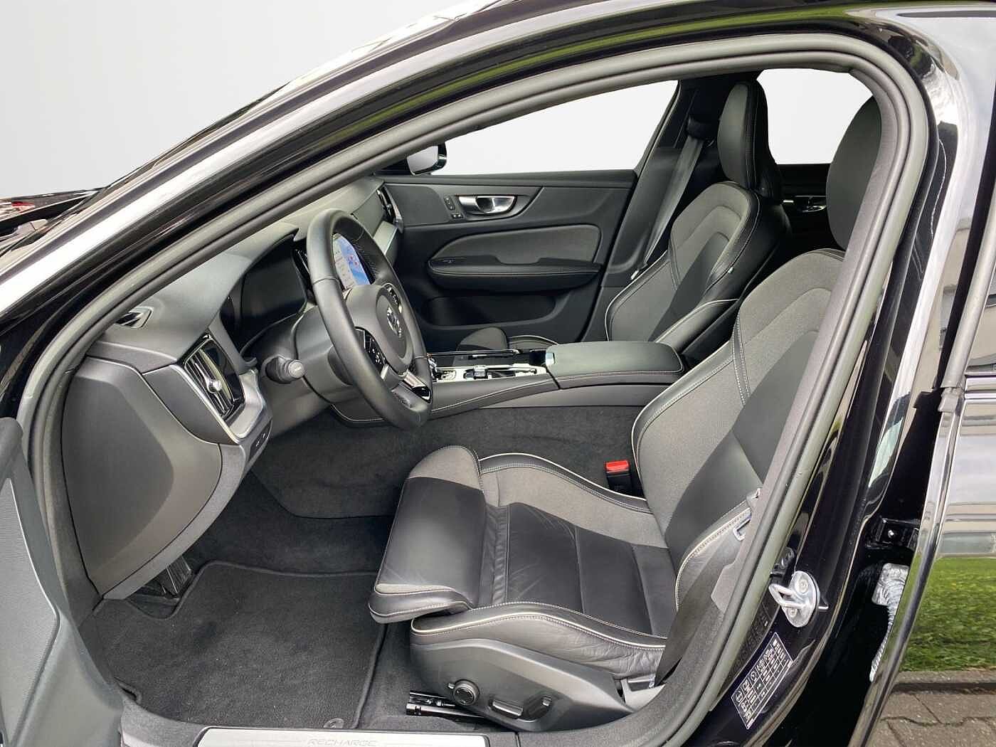 Volvo  Plus Dark Recharge