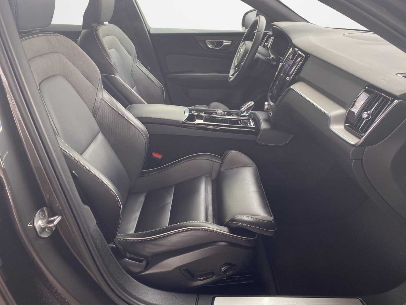 Volvo  Plus Dark Recharge