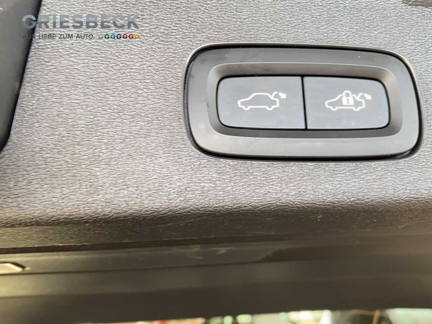 Volvo  R Design Recharge