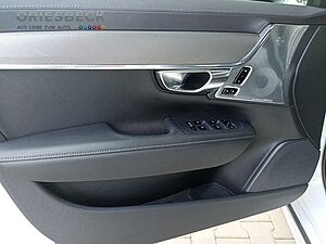 Volvo  R Design Recharge