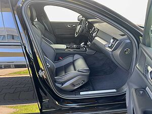 Volvo  Plus Dark Recharge