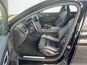 Volvo  Plus Dark Recharge