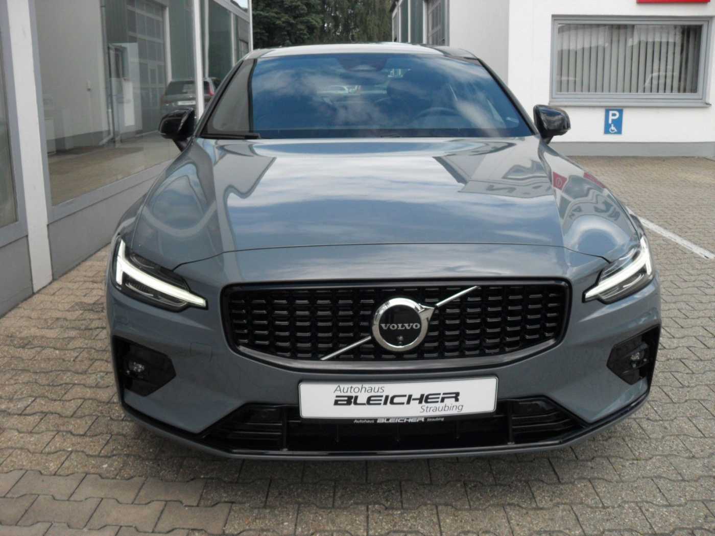 Volvo  Plus AWD | 360° | Harman K. | Standheizung
