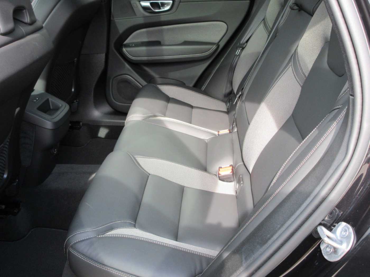 Volvo  B5 Plus Dark AWD