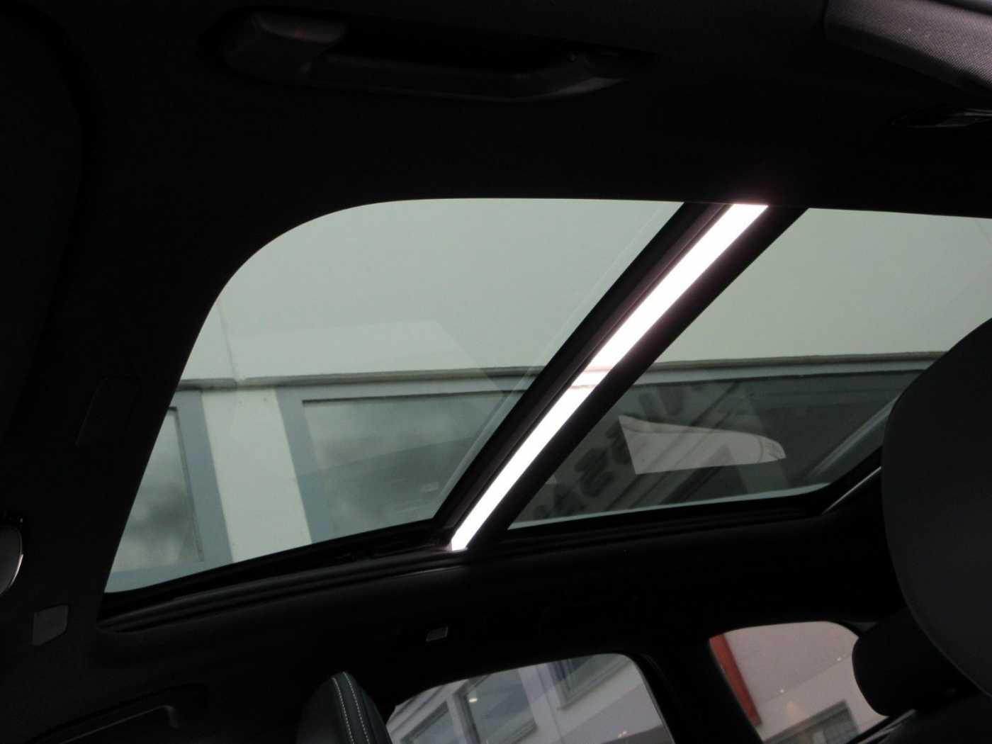 Volvo  B5 Plus Dark AWD
