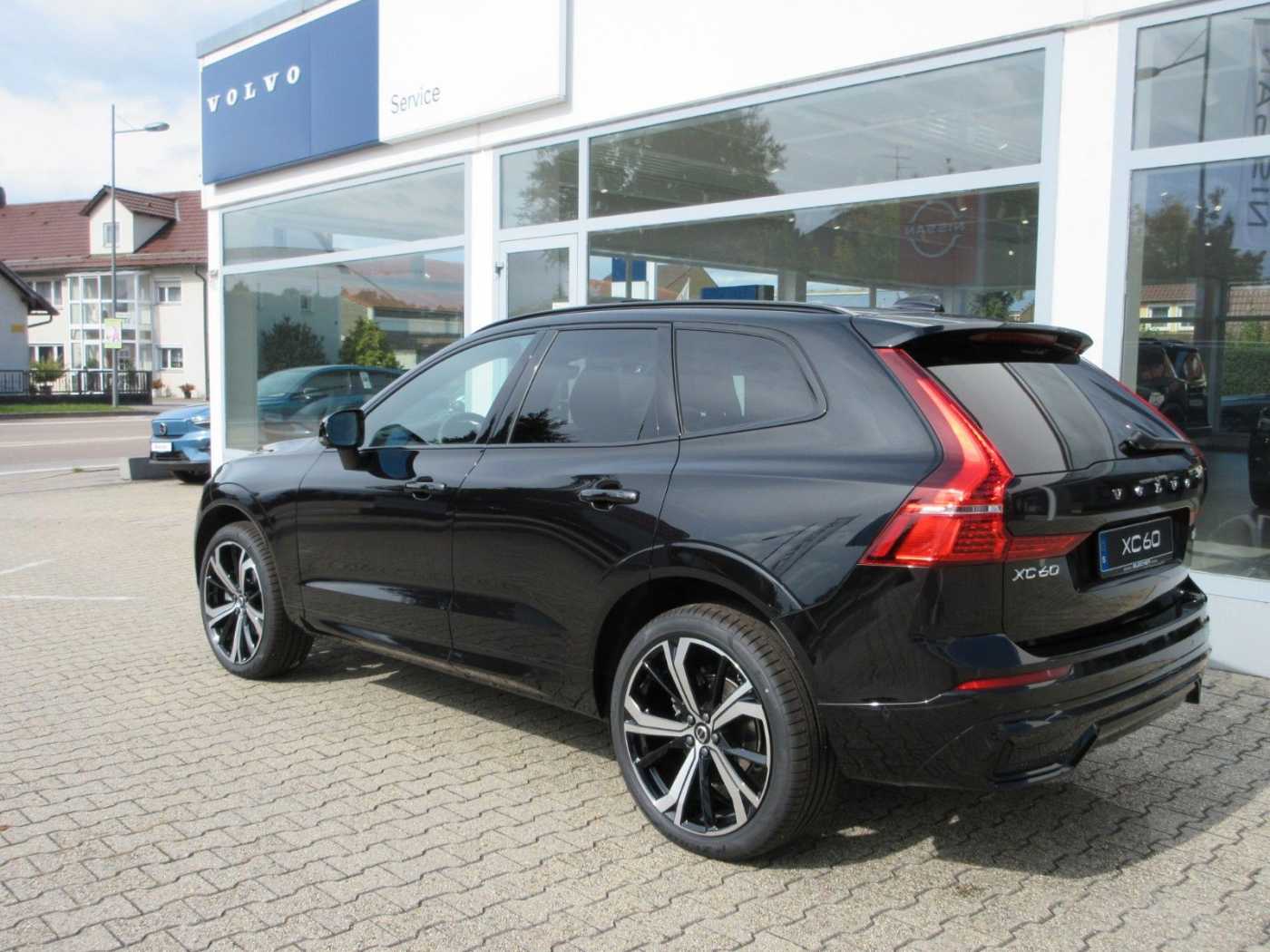 Volvo  B5 Plus Dark AWD