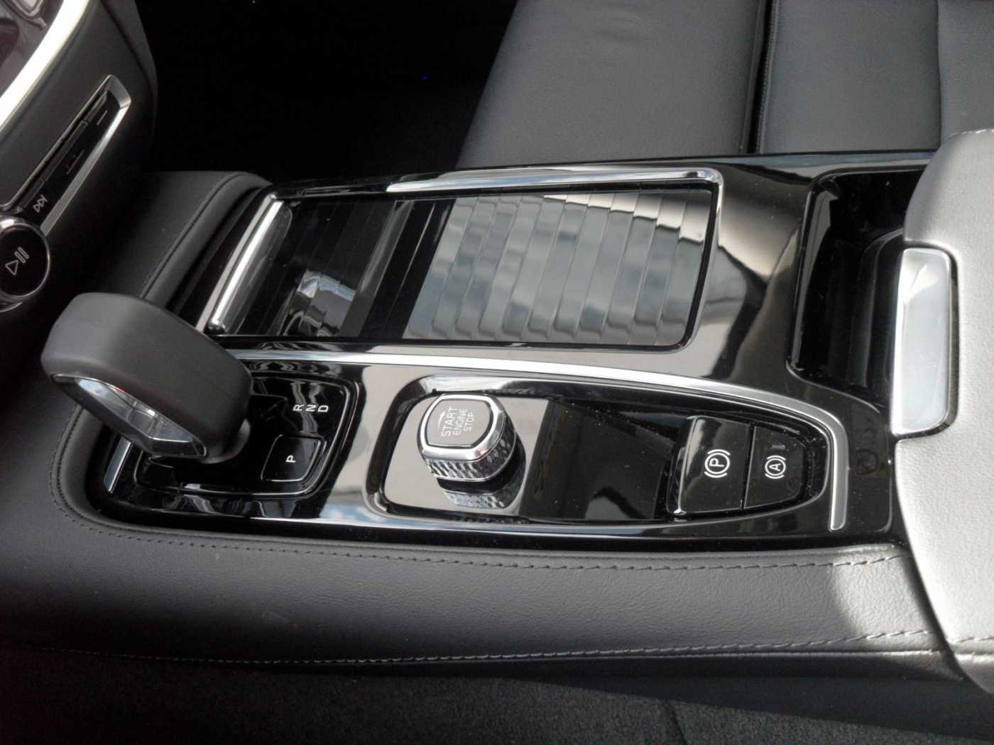 Volvo  T8 Lim. Ultimate Dark | 360° | HeadUp | Pano.