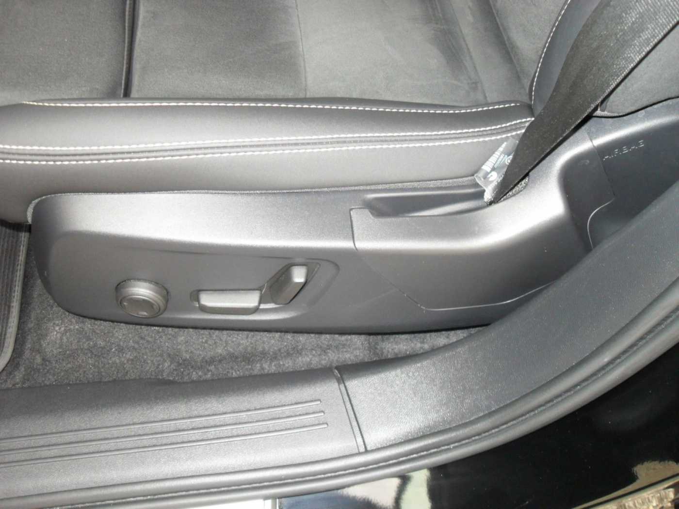 Volvo  Ultimate Recharge Pure Electric AWD