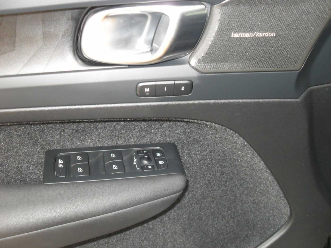 Volvo  Ultimate Recharge Pure Electric AWD