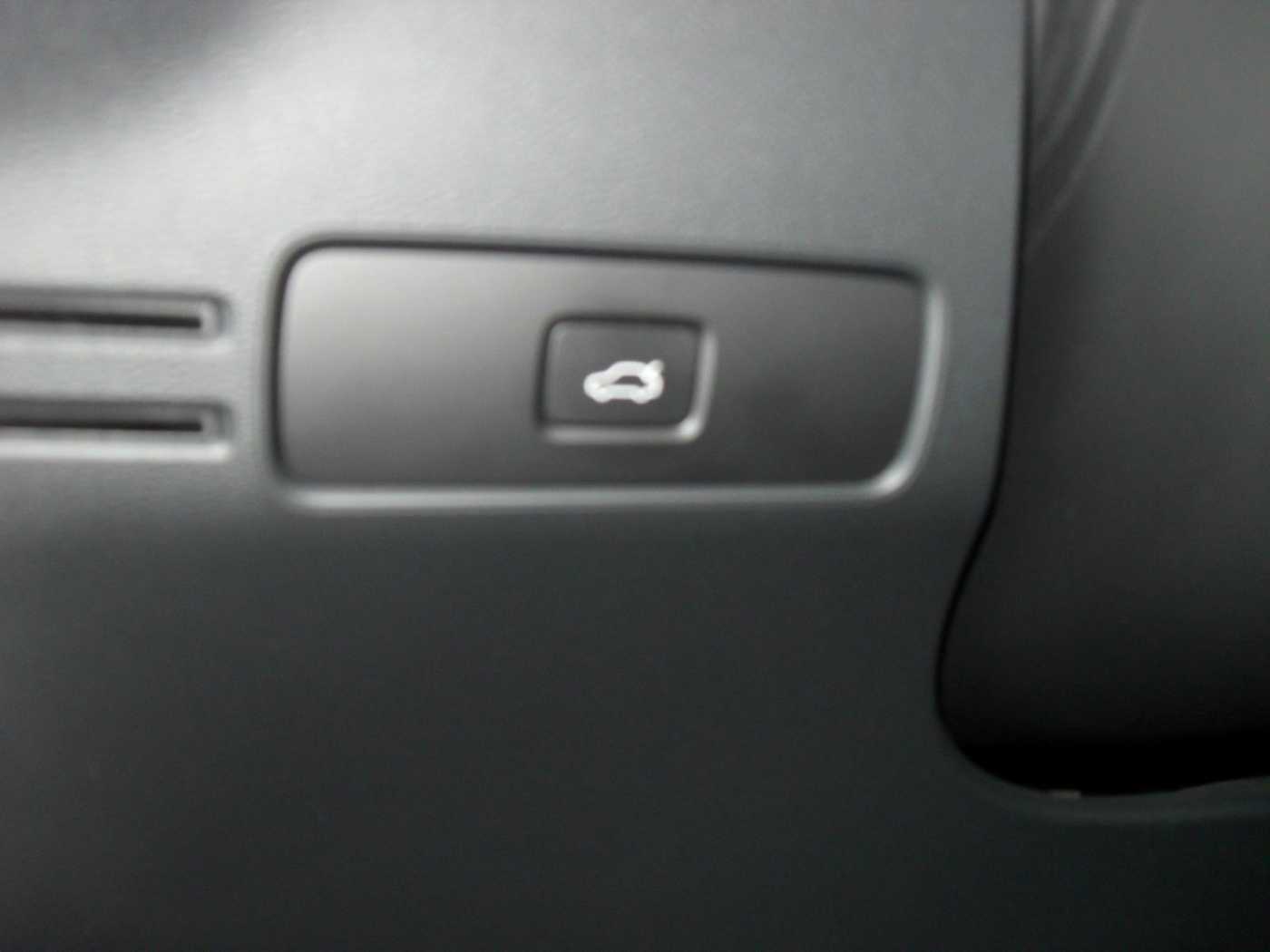 Volvo  Ultimate Recharge Pure Electric AWD
