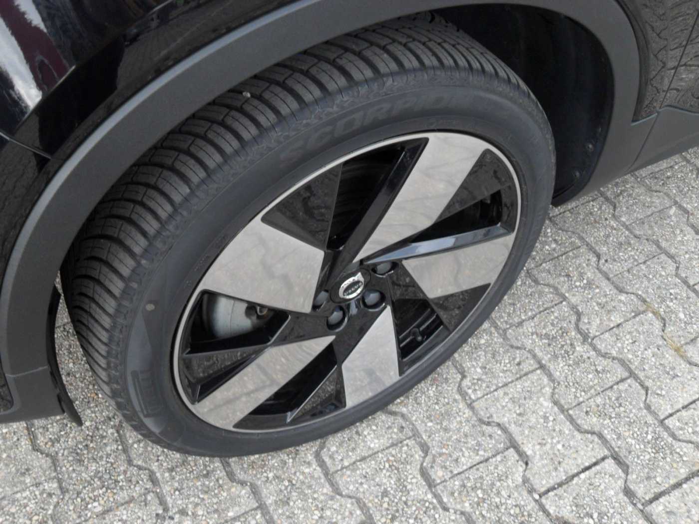 Volvo  Ultimate Recharge Pure Electric AWD