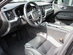 Volvo  B5 Plus Dark AWD