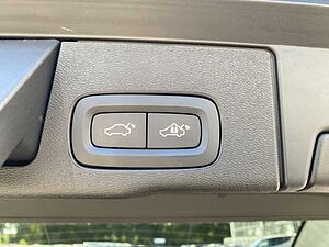 Volvo  XC60 Momentum Pro, B4 Mild-Hybrid Diesel AWD