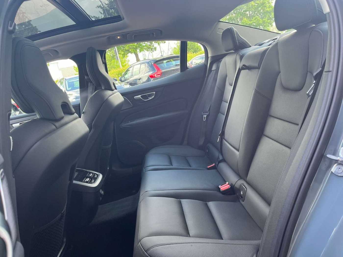 Volvo  B5 AWD Ultimate Dark Auto