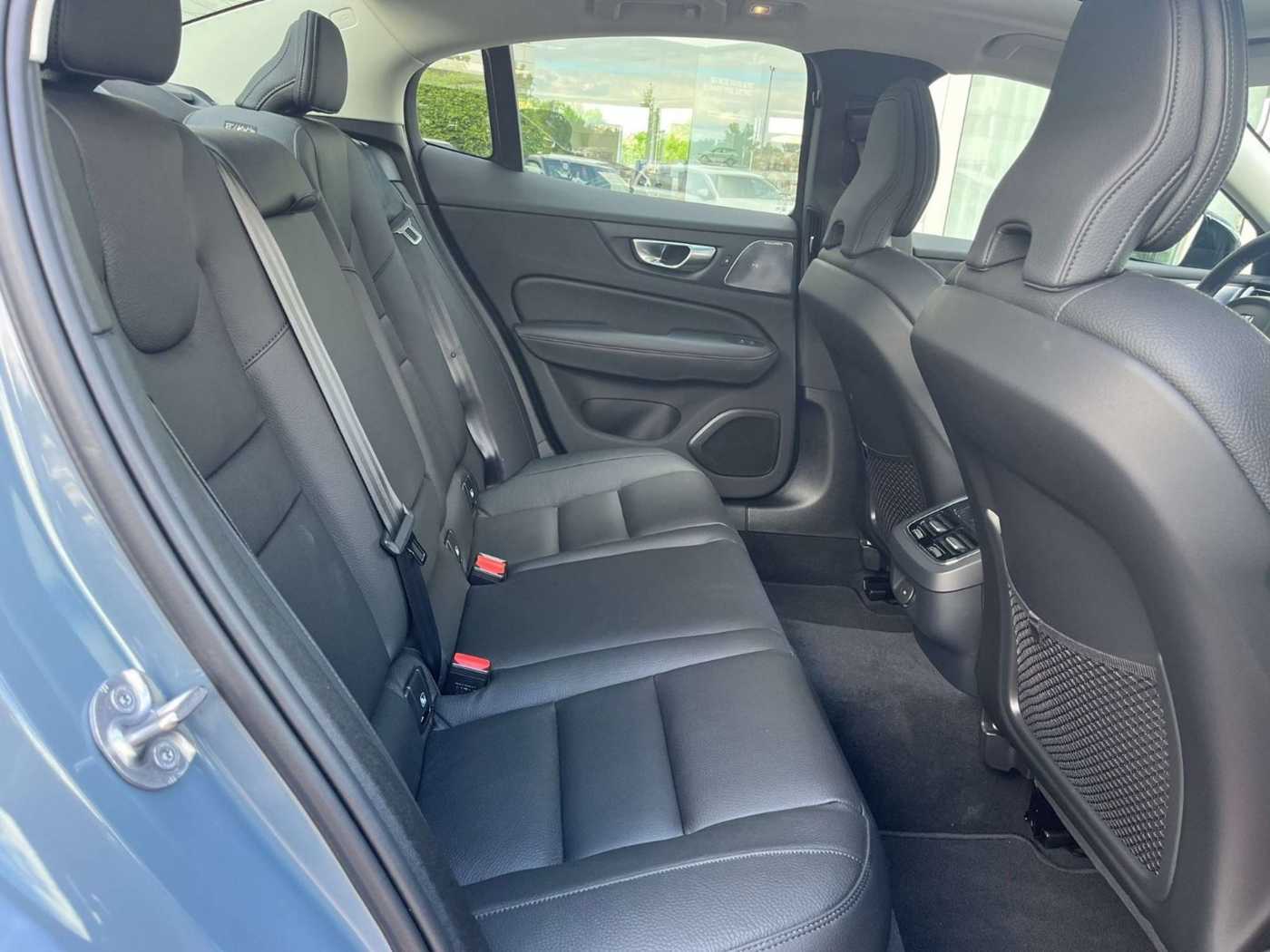 Volvo  B5 AWD Ultimate Dark Auto