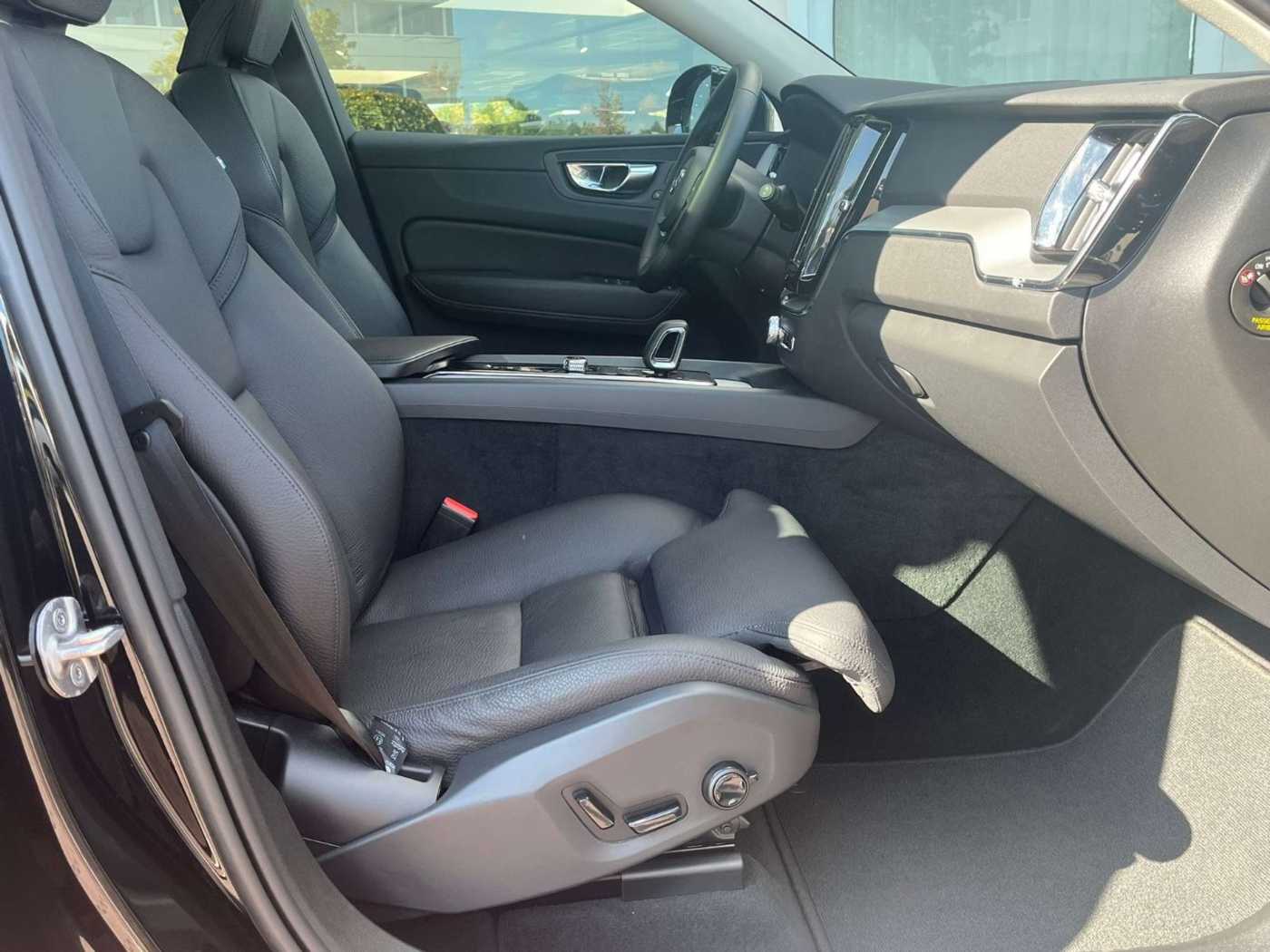 Volvo  B4 D AWD Plus Bright Auto