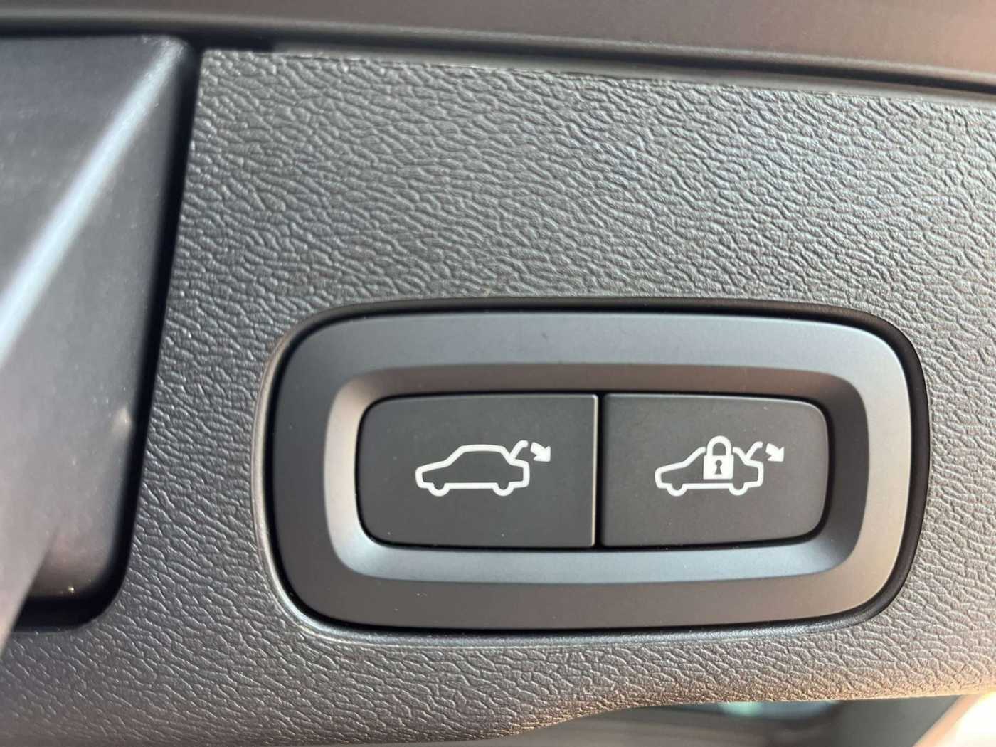 Volvo  B4 D AWD Plus Bright Auto