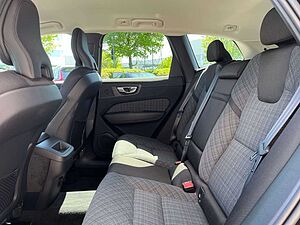 Volvo  B4 Momentum Pro Geartronic