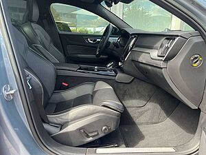 Volvo  T8 AWD Recharge Ultimate Dark Auto
