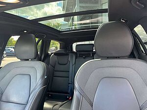 Volvo  T8 AWD Recharge Ultimate Dark Auto