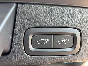 Volvo  B4 D AWD Plus Bright Auto