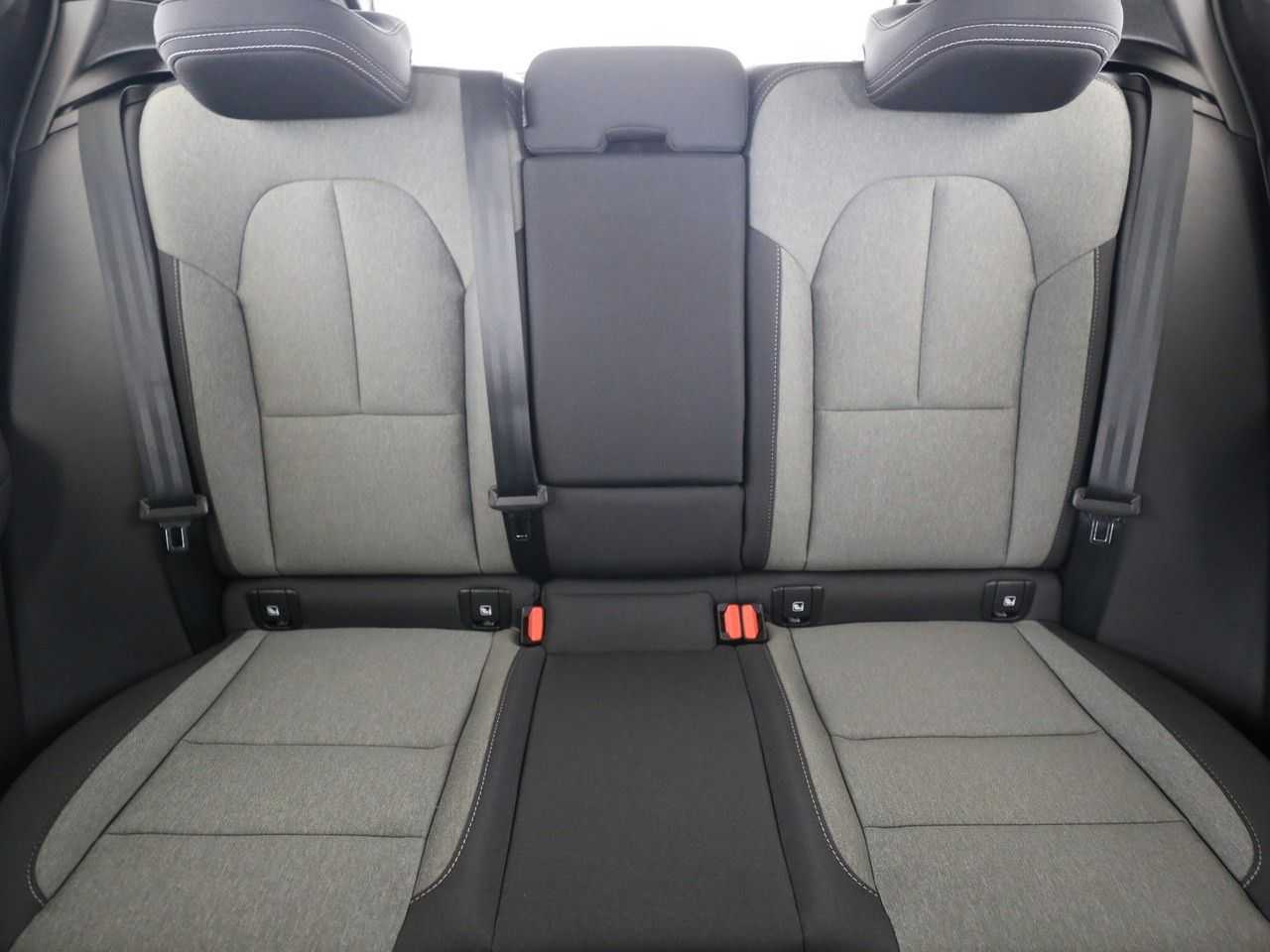 Volvo  B4 Plus Dark FWD