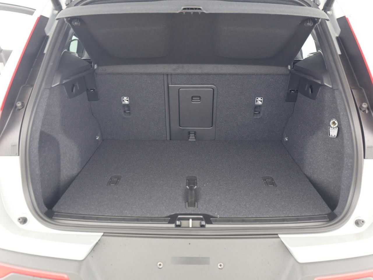 Volvo  B4 Plus Dark FWD